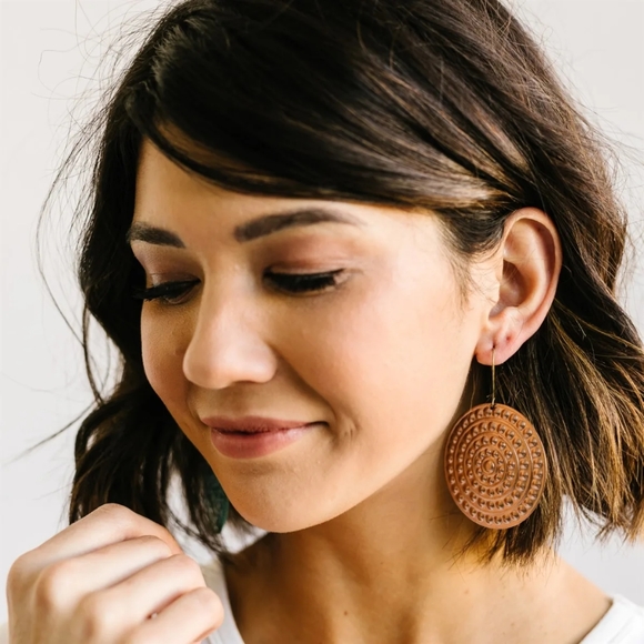 Round Wild Pattern Earrings - Picture 1 of 3